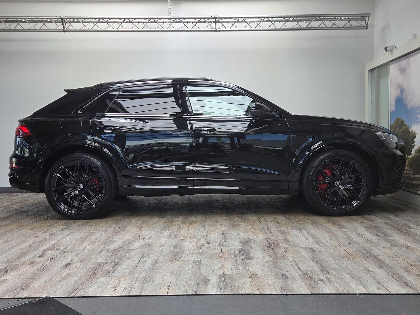 Audi RSQ8 Sportabgas AHK Standhzg. Black+ RS-Design