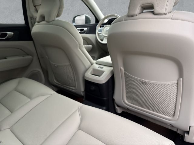 Volvo XC60 Inscription T6 AWD 19''LM Pano eStandhz AHK