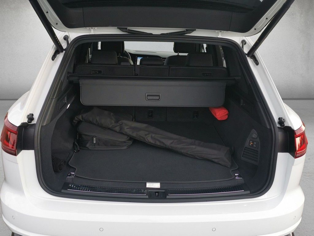 Volkswagen Touareg 3.0 TSI eHybrid 340 kW 4M R Tipronic - Samsaru's Car Outlet