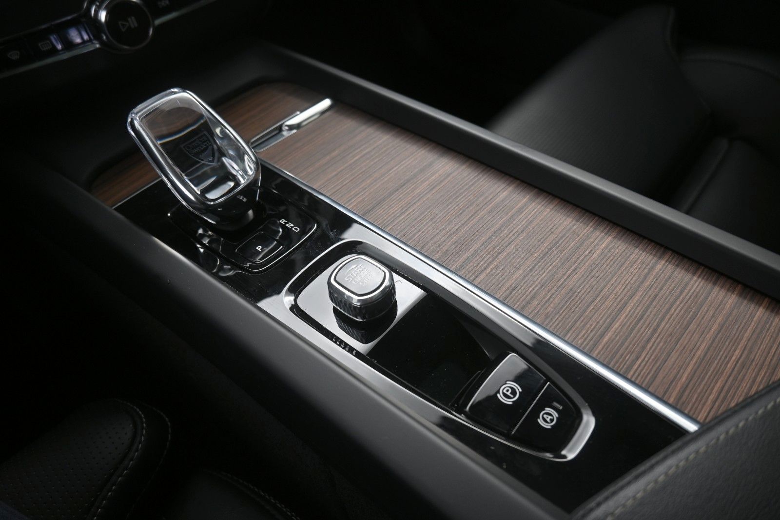 Volvo XC60 T8 Ultimate Bright RC Plug-In B&W*LUFT*360°