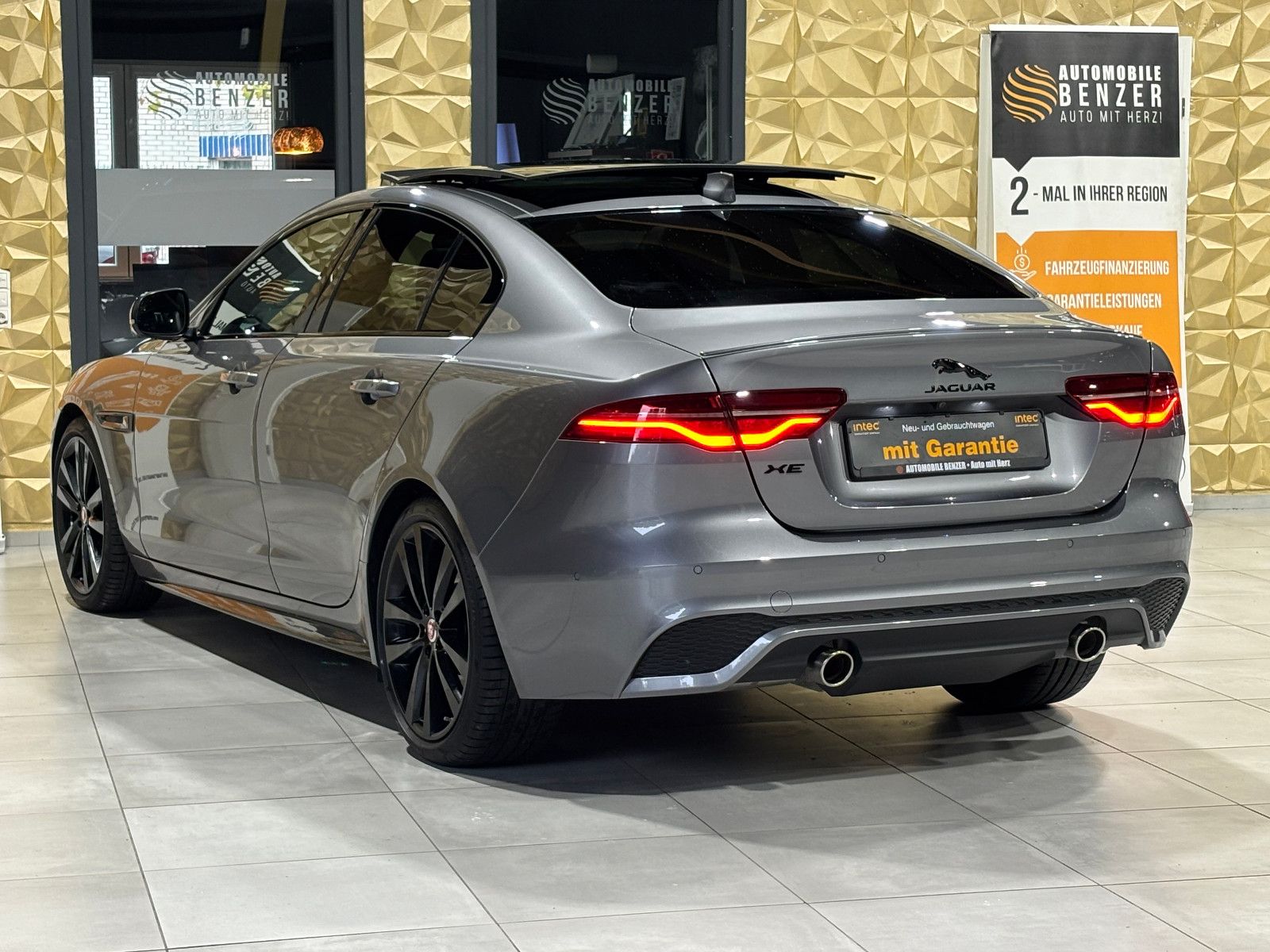 Jaguar XE R-Dynamic Black/360''KAM/PANO/EXCLUSIV/MERIDI