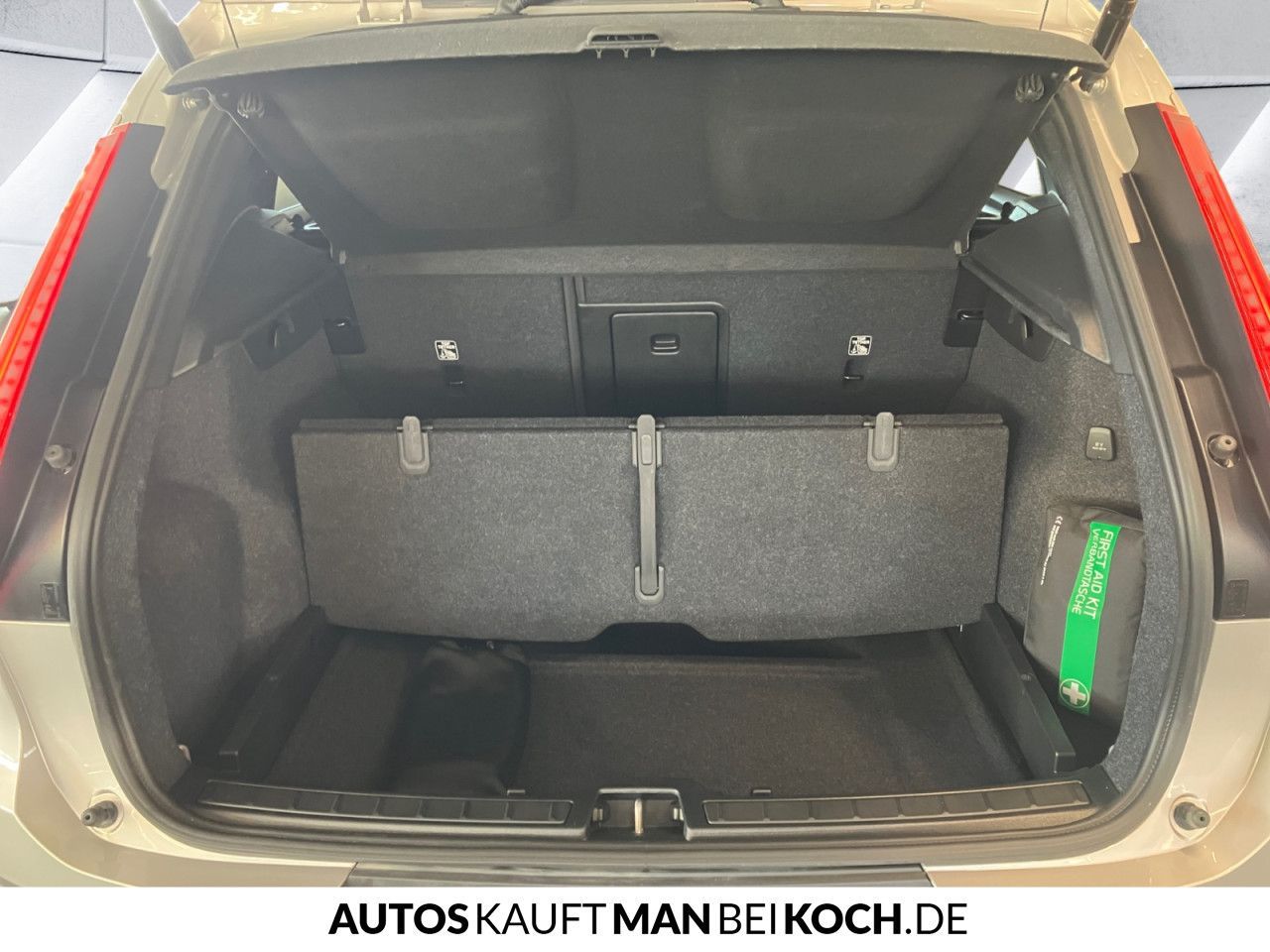 Volvo XC40 B3 DKG Core AHK LED SHZ/LHZ NAVI PDC/CAM!