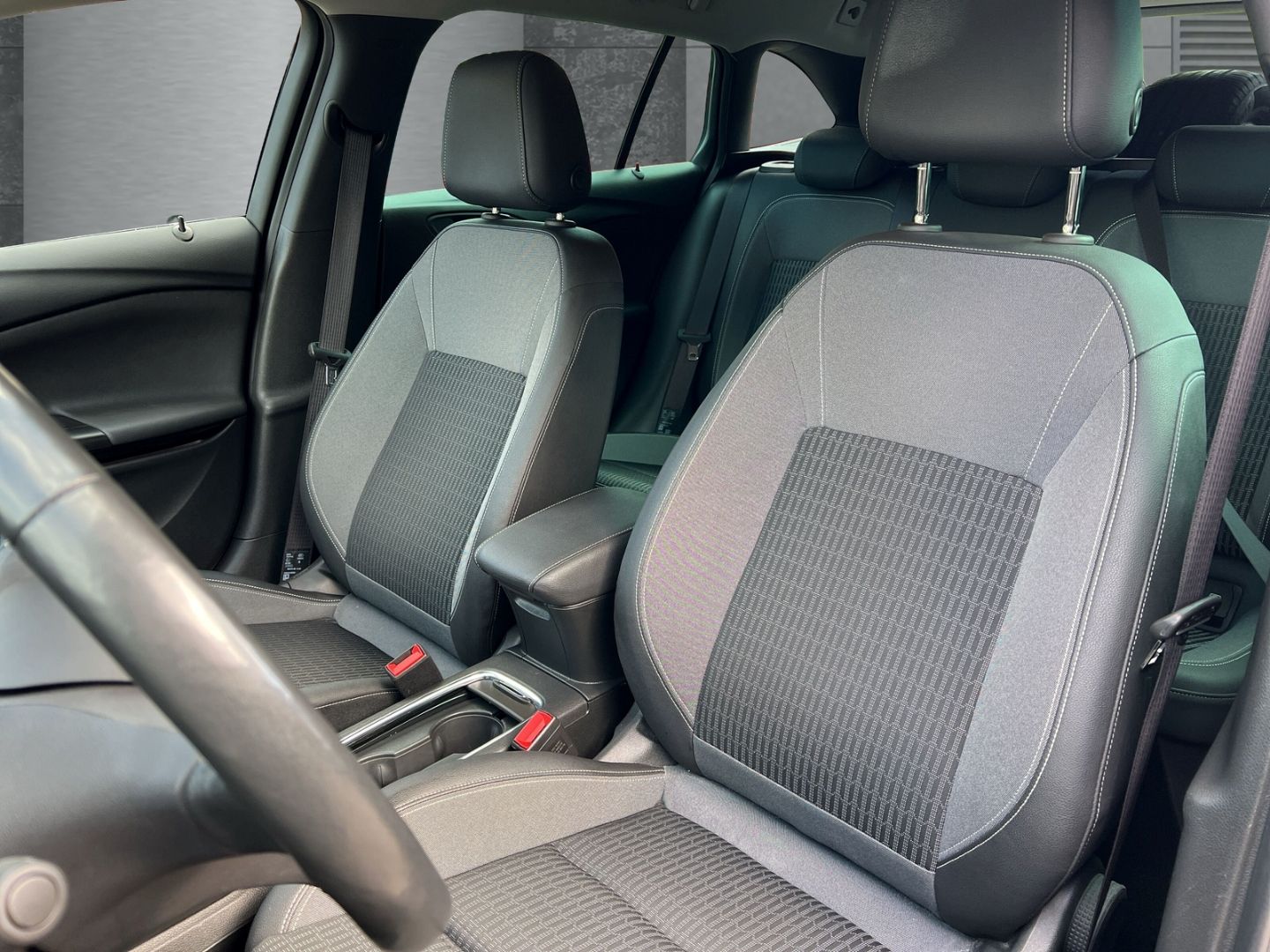 Opel Astra Sports Tourer Business 1.4T - Samsaru's Car Outlet