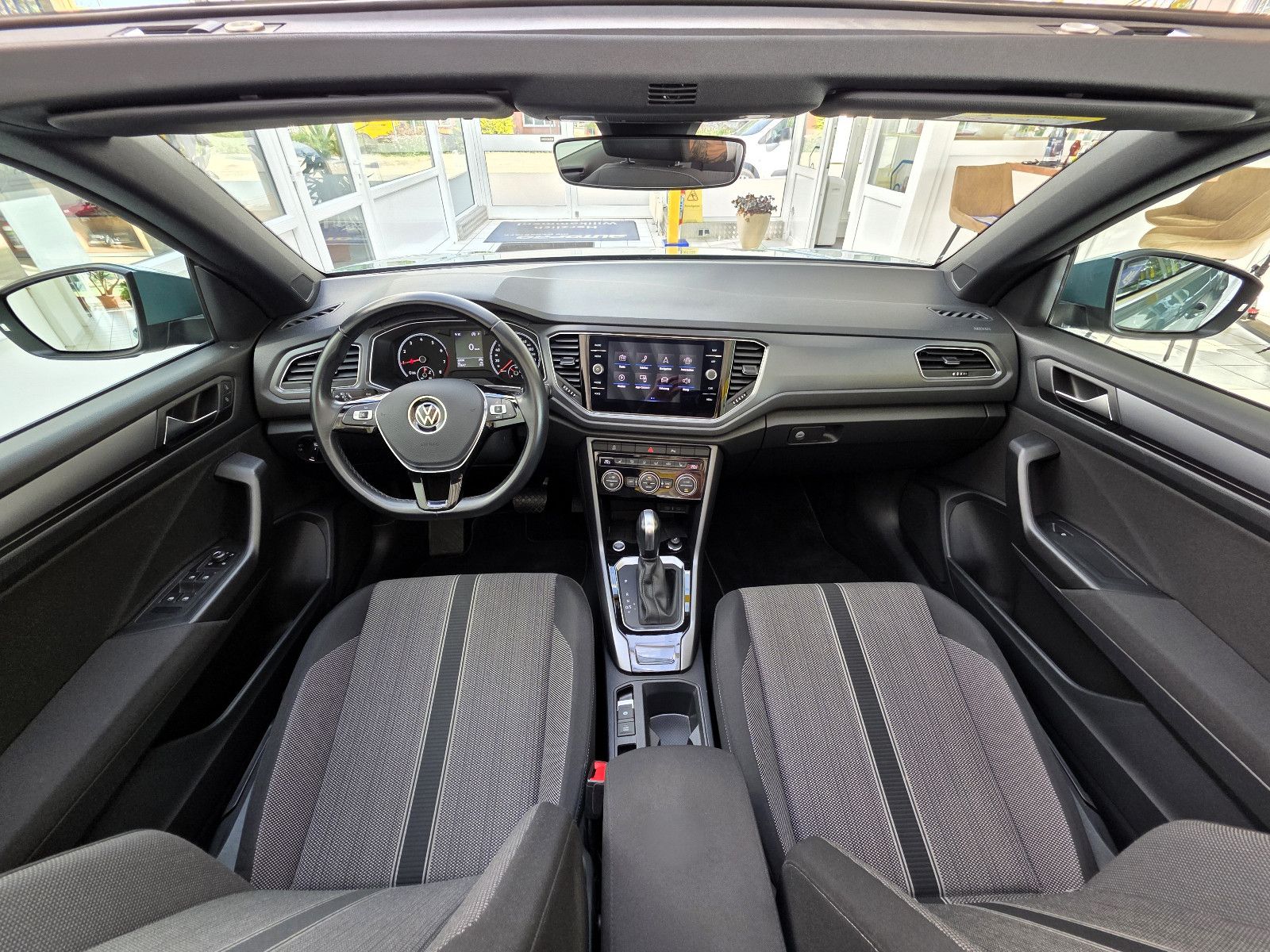 Volkswagen T-Roc Style - Samsaru's Car Outlet
