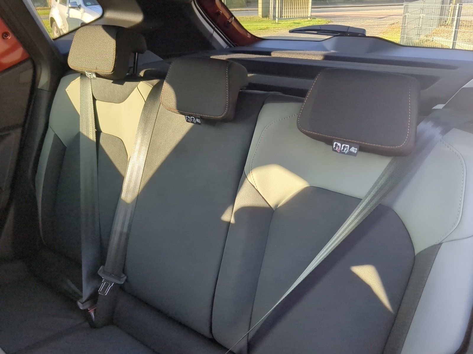 Dacia Duster TCe 140 Hybrid Extreme - Samsaru's Car Outlet