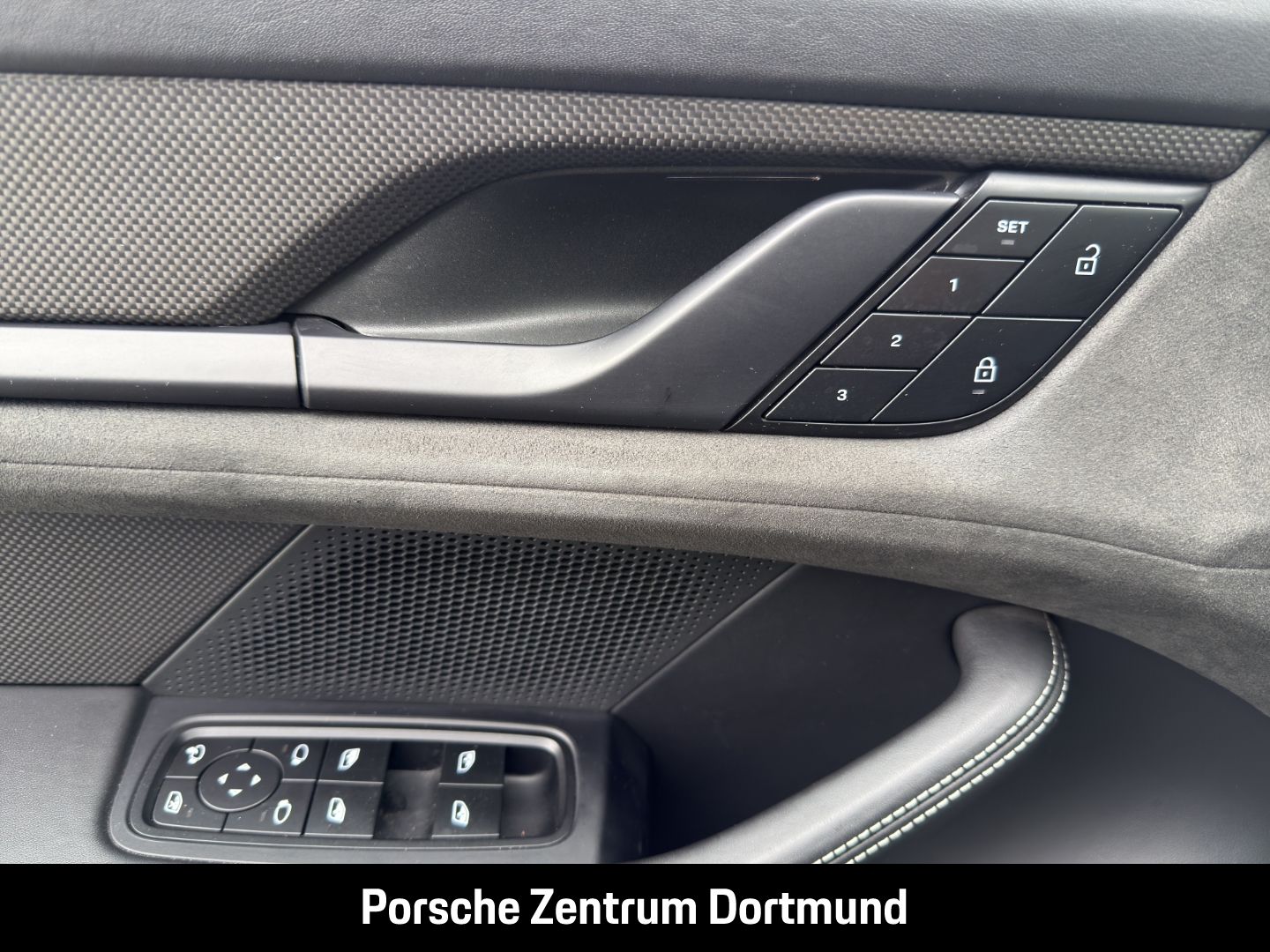 Porsche Taycan GTS Head-Up LED-Matrix Surround-View