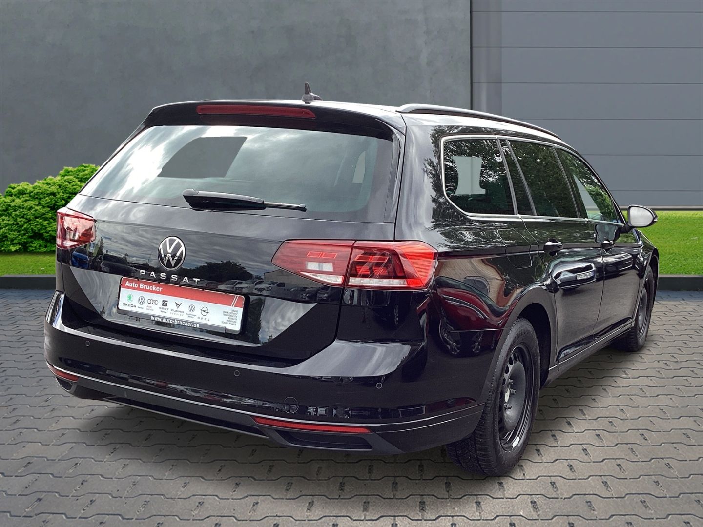 Volkswagen Passat Variant Business 2.0 TDI - Samsaru's Car Outlet