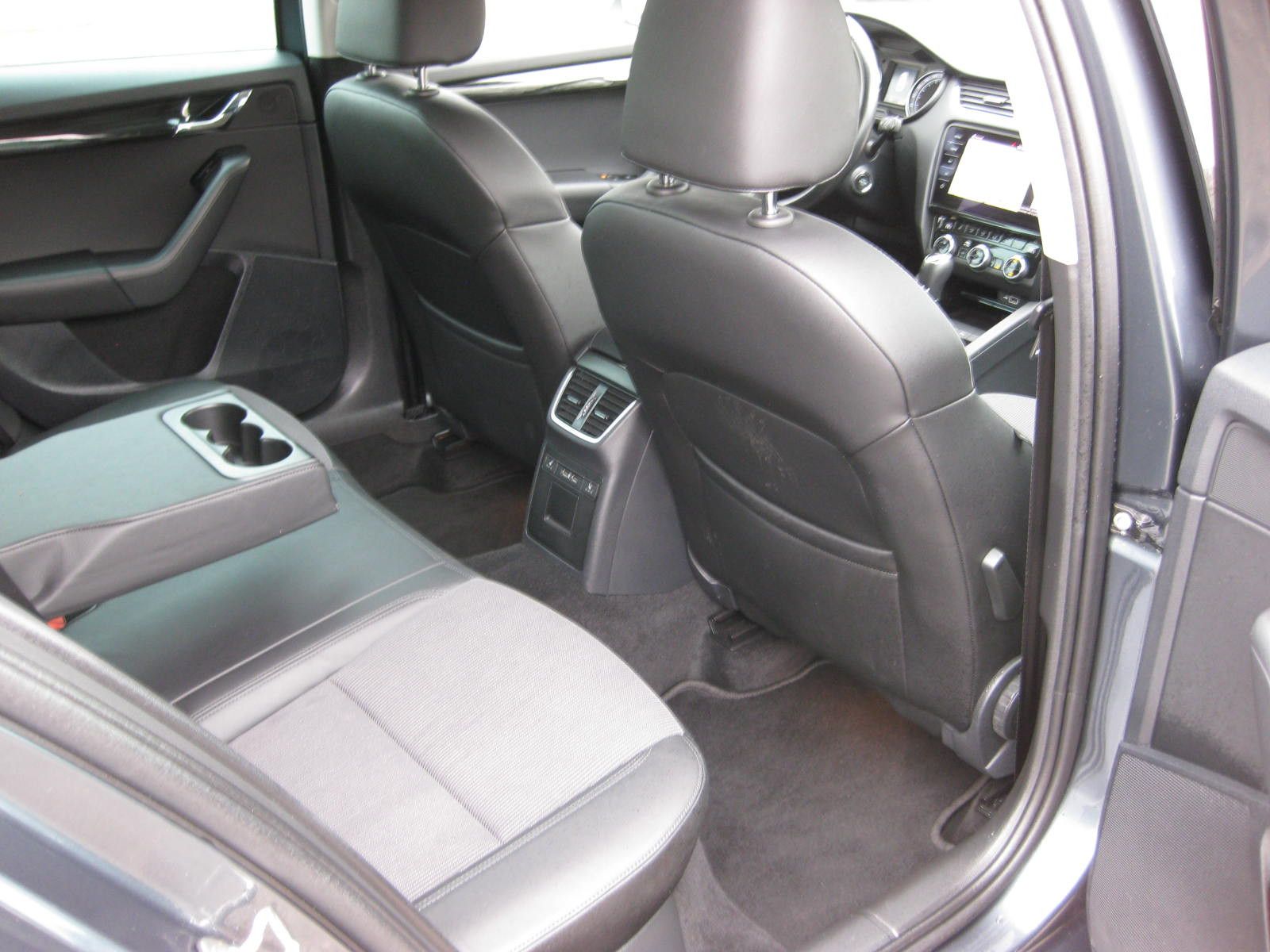 Skoda Octavia Combi Style - Samsaru's Car Outlet