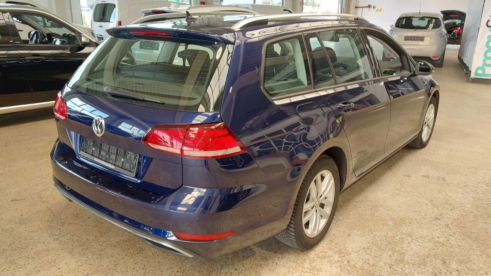 Volkswagen Golf 7 Var. 1.6 TDI COMFORTLINE - Samsaru's Car Outlet