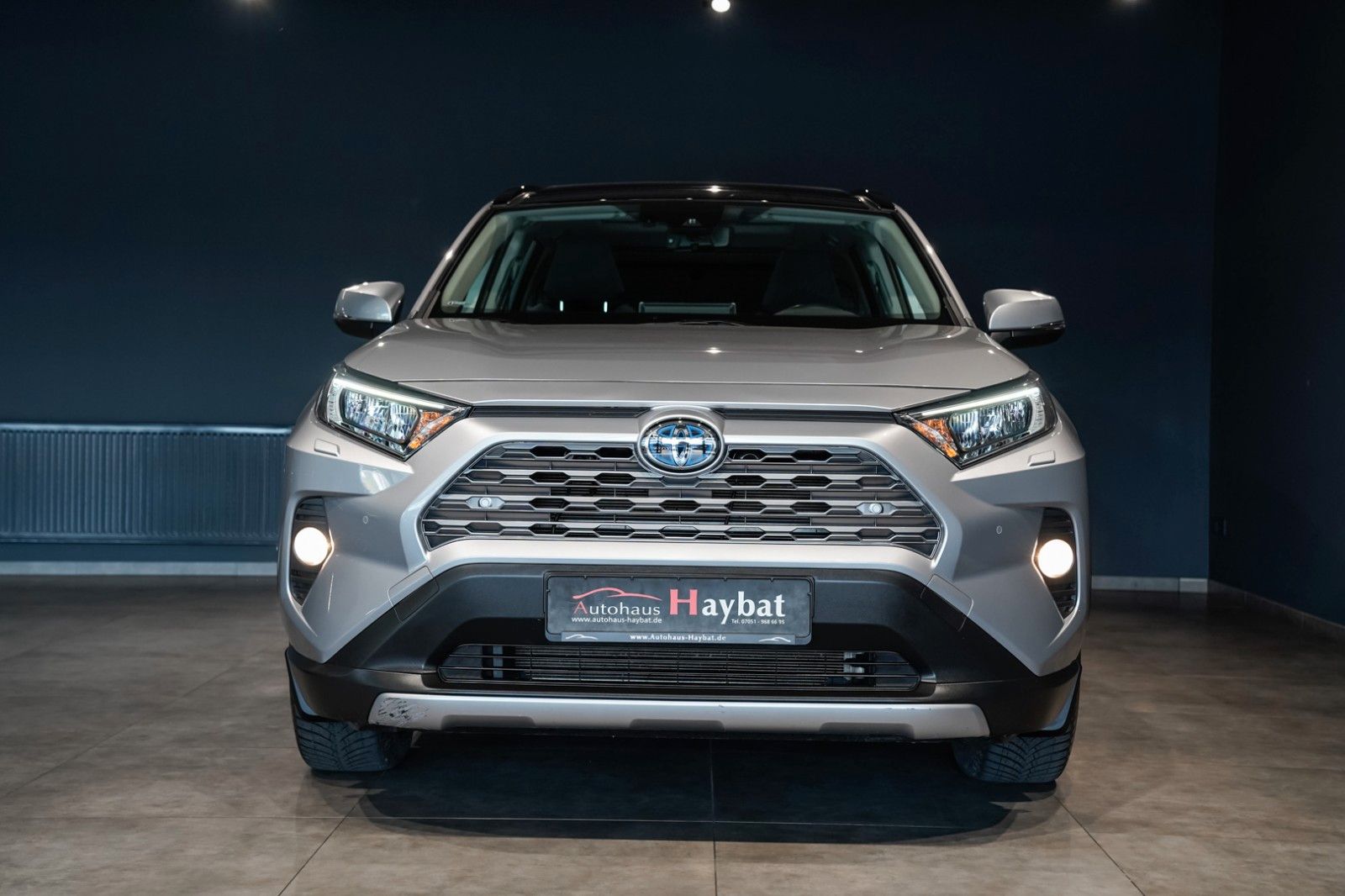 Toyota RAV4 Hybrid 4x4 - Samsaru's Car Outlet