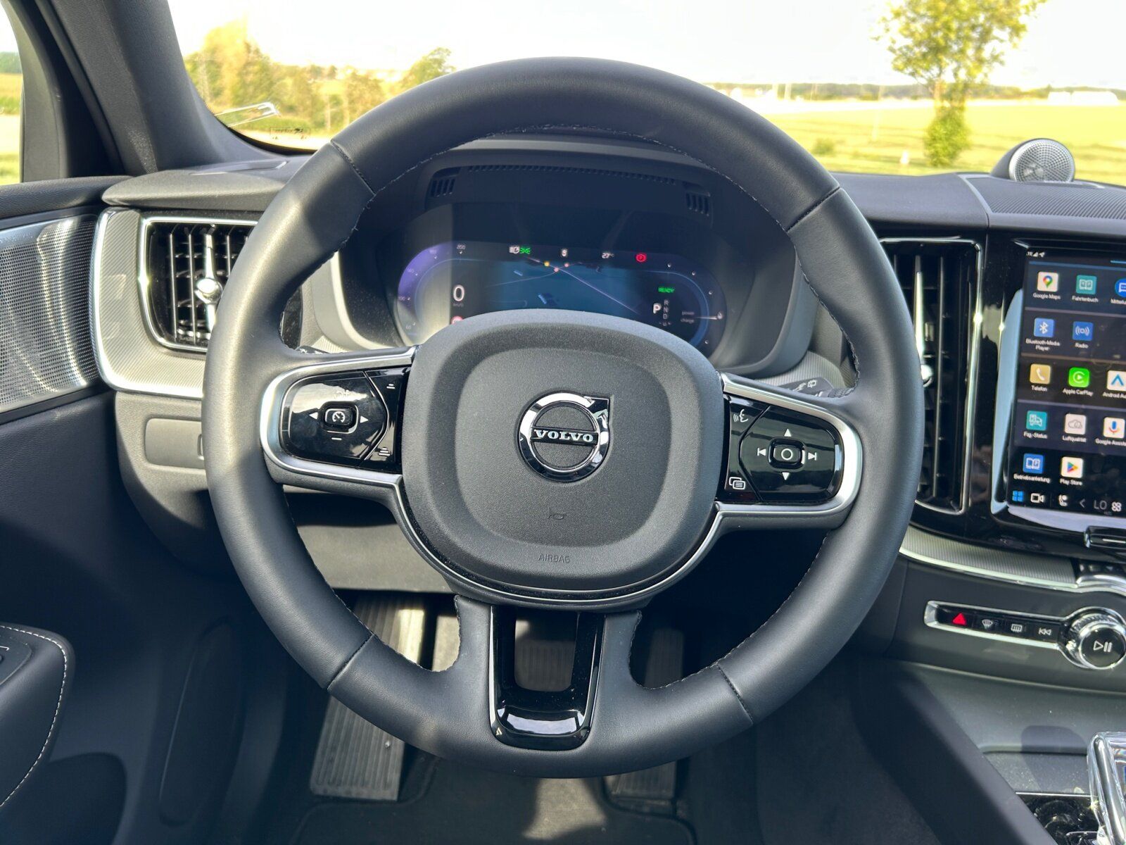 Volvo T6 AWD Plus Black Ed.+360+Luftfahrw.+AHK+Assist.