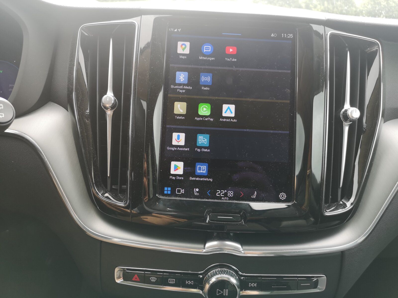 Volvo XC60 Recharge T6 Inscription - Samsaru's Car Outlet