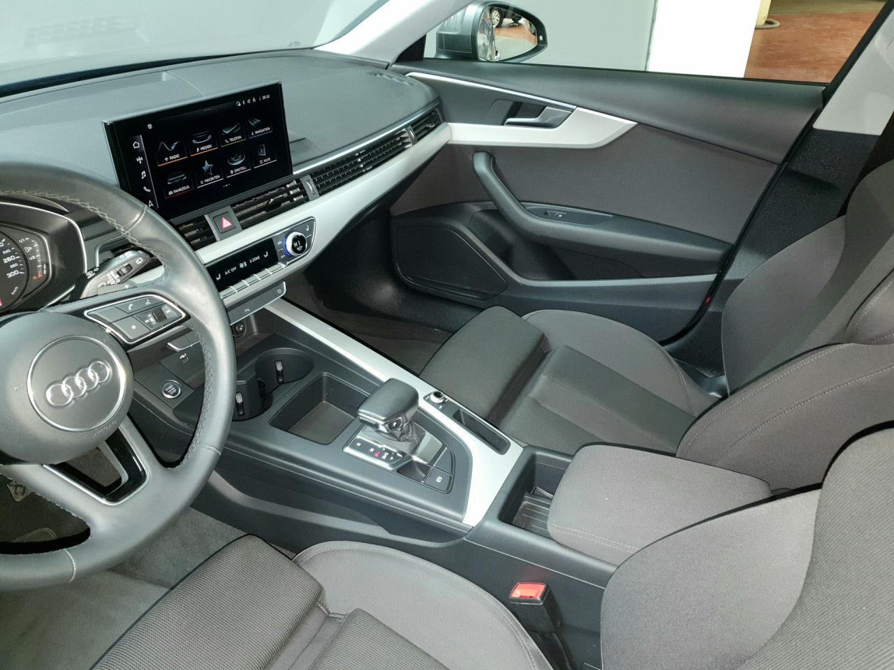 Audi A4 Avant 35TFSI S tronic S line - Samsaru's Car Outlet