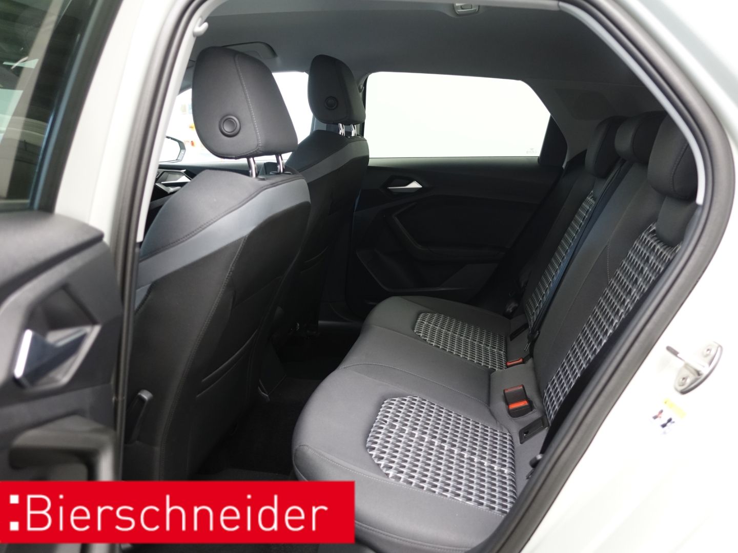 Audi A1 Sportback 25 TFSI S tronic line - Samsaru's Car Outlet