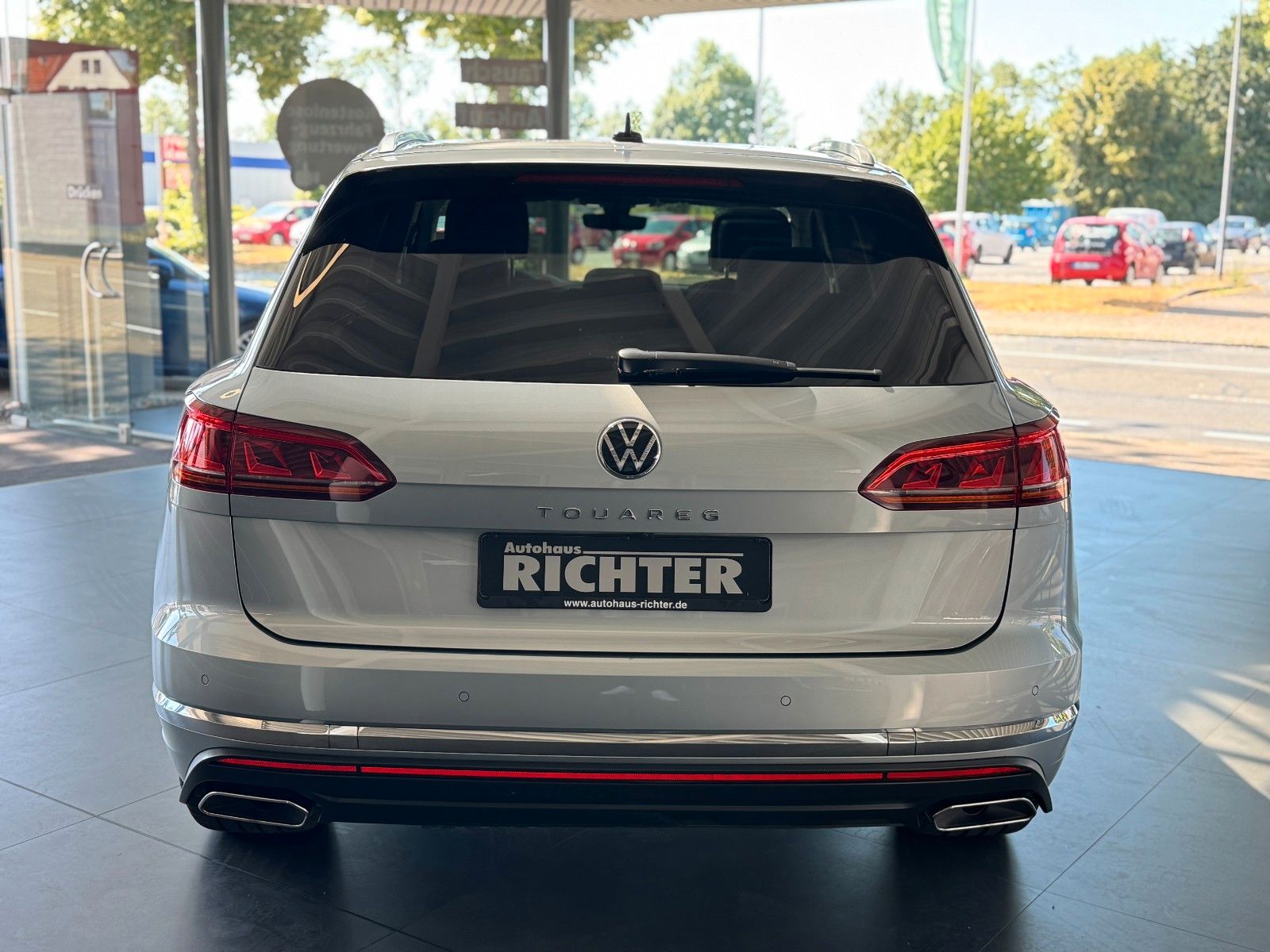Volkswagen Touareg 3.0TDI Elegance 4Motion - Samsaru's Car Outlet