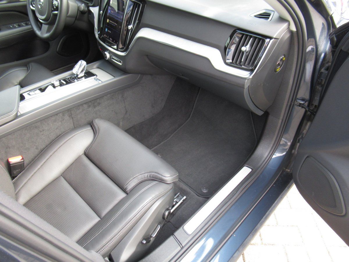 Volvo S60 B4 Benzin Plus Dark Automatik