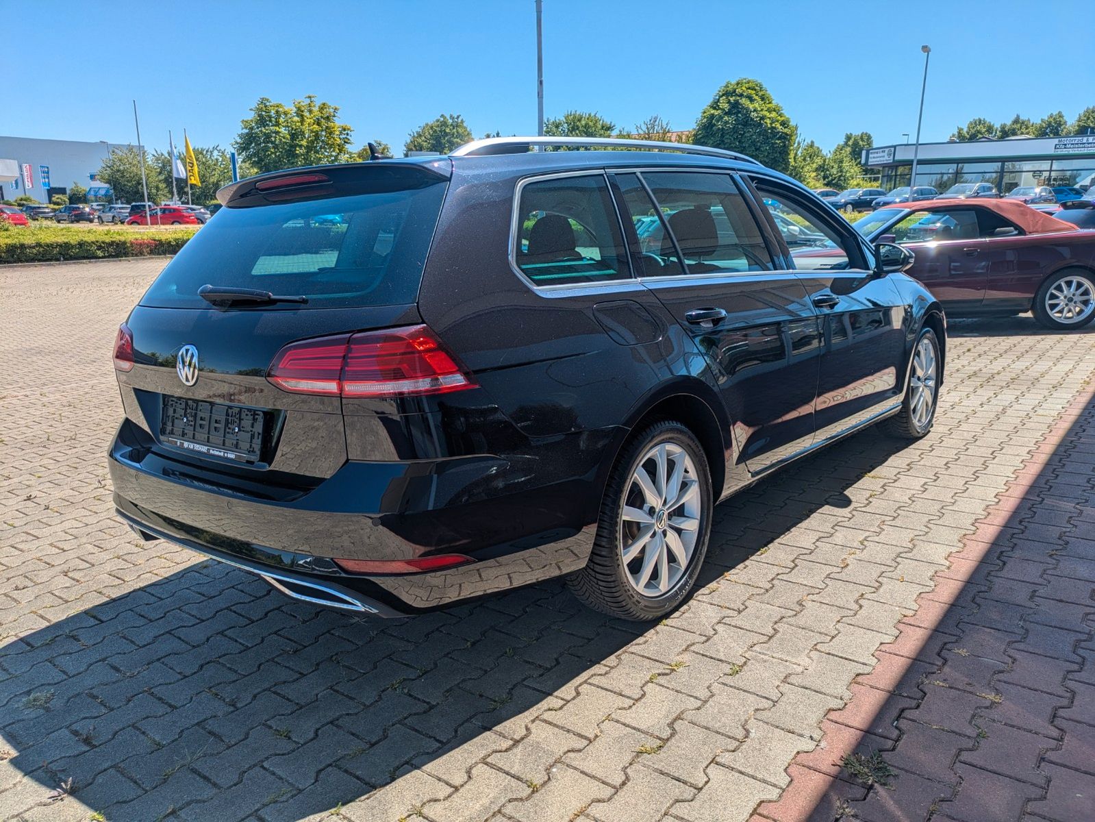 Volkswagen Golf VII Variant Highline DSG - Samsaru's Car Outlet