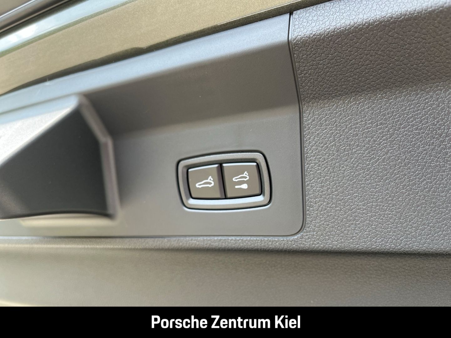 Porsche Panamera 4 E-Hybrid HA-Lenkung InnoDrive HUD