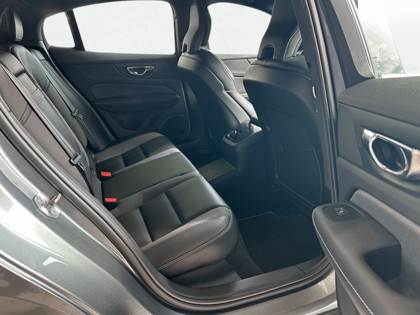 Volvo S60 R-Design T8 Recharge Plug-In Hybrid AWD H&K/