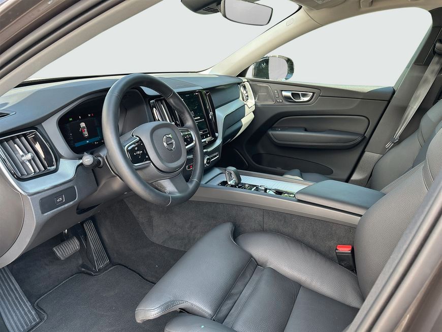 Volvo XC60 B5 B AWD Plus Dark - Samsaru's Car Outlet