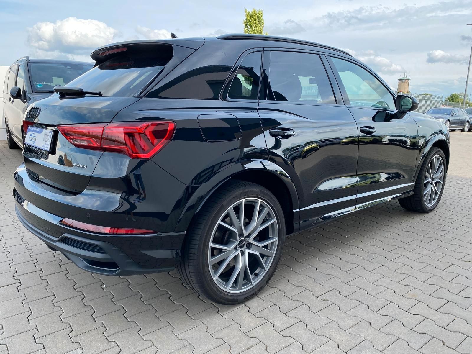 Audi Q3 40 TDI quattro S line - Samsaru's Car Outlet