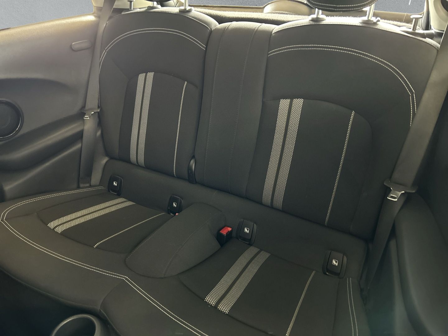 MINI Cooper SE Essential Trim - Samsaru's Car Outlet