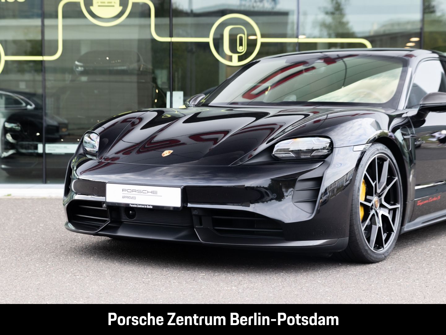 Porsche Taycan Turbo S Sport Turismo Burmester LED