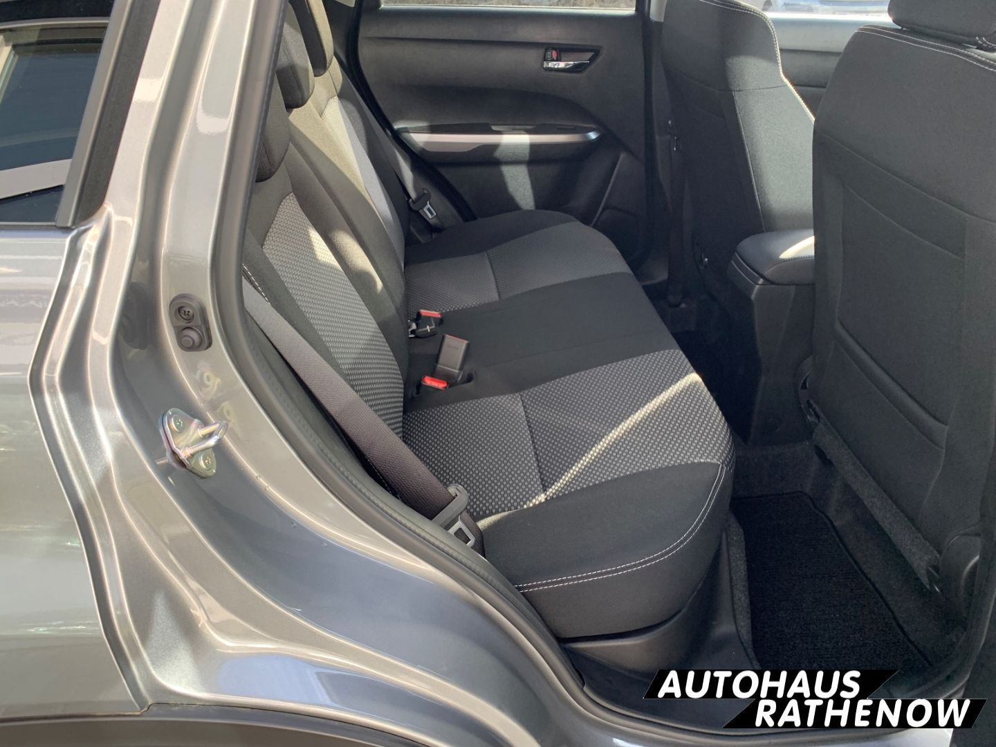 Suzuki Vitara 1.5 Hybrid Comfort Allrad - Samsaru's Car Outlet