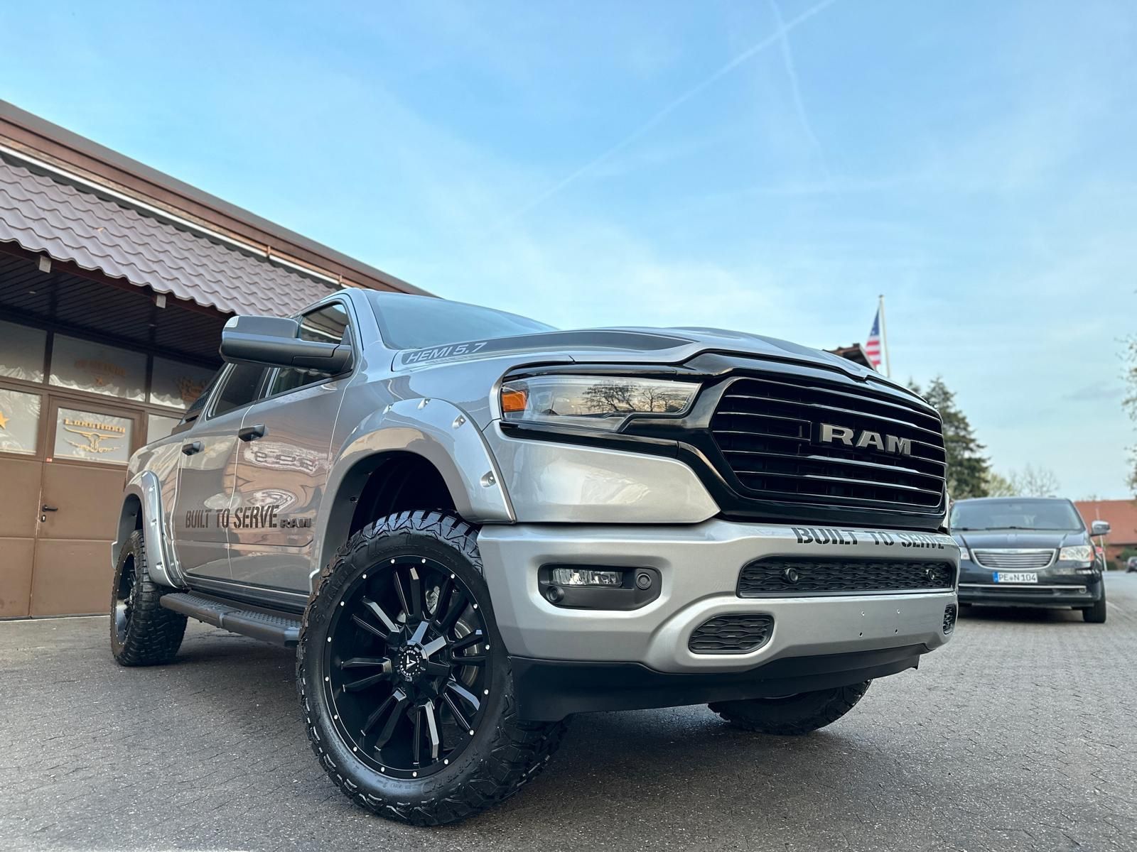 Dodge BUILT TO SERVE*4X4*OFF-ROAD*BÜGEL*AHK*NAVI*SERVI