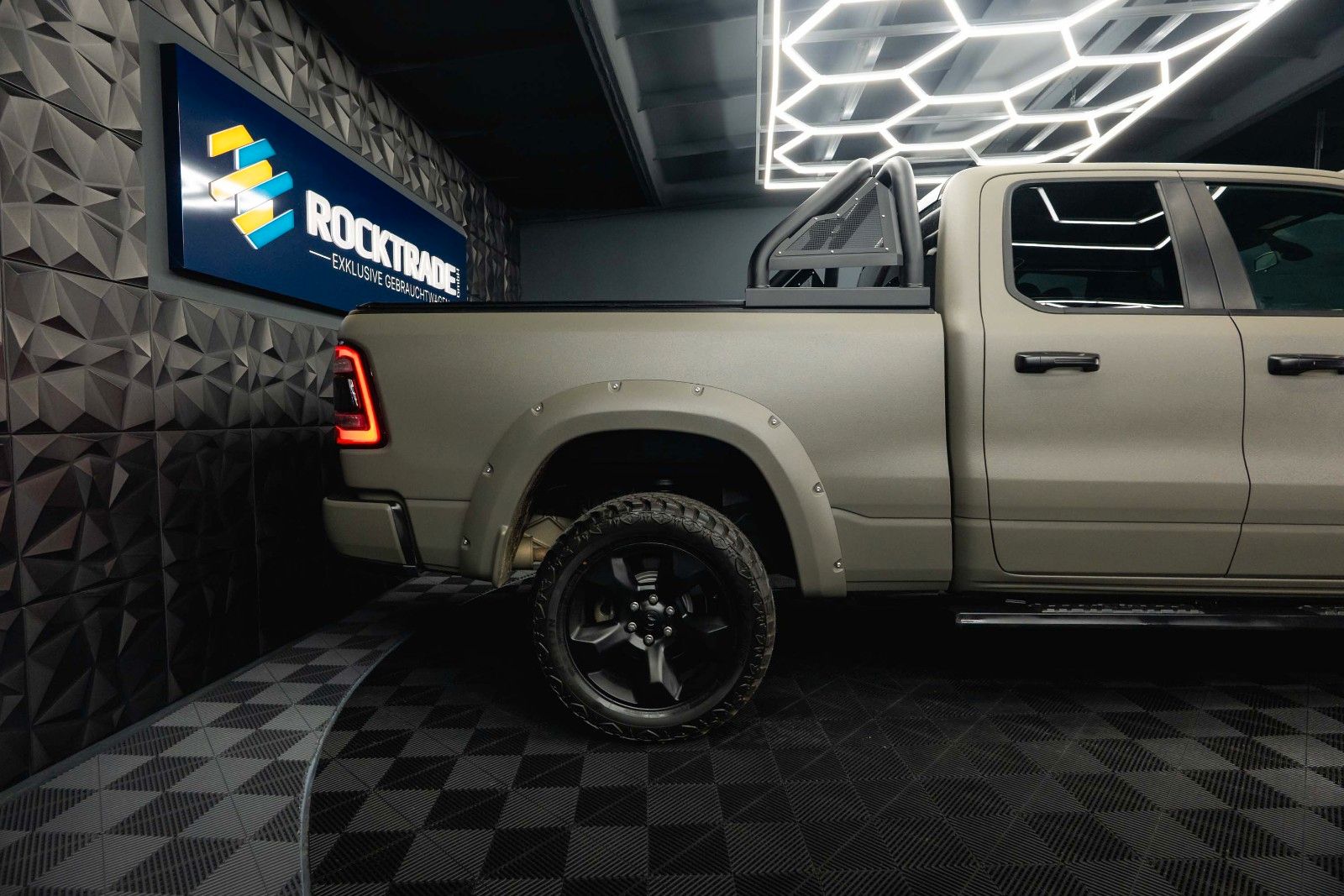 Dodge RAM 5.7 V8 HEMI 4x4 OFFROAD LONGBED RAPTOR Style