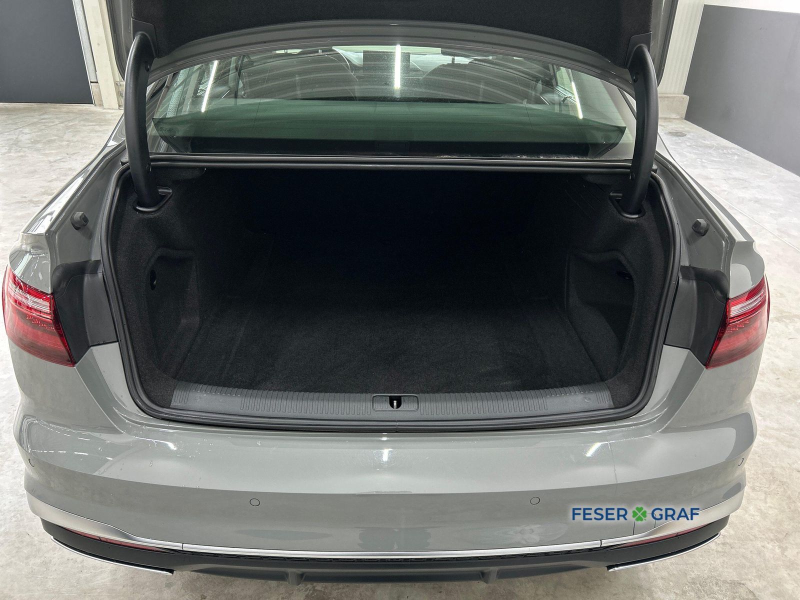 Audi A4 Lim. 35 TFSI S-Line - Samsaru's Car Outlet