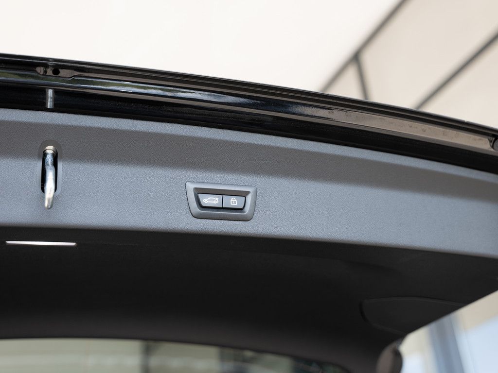 BMW X3 xDrive 30e M-Sportpaket - Samsaru's Car Outlet