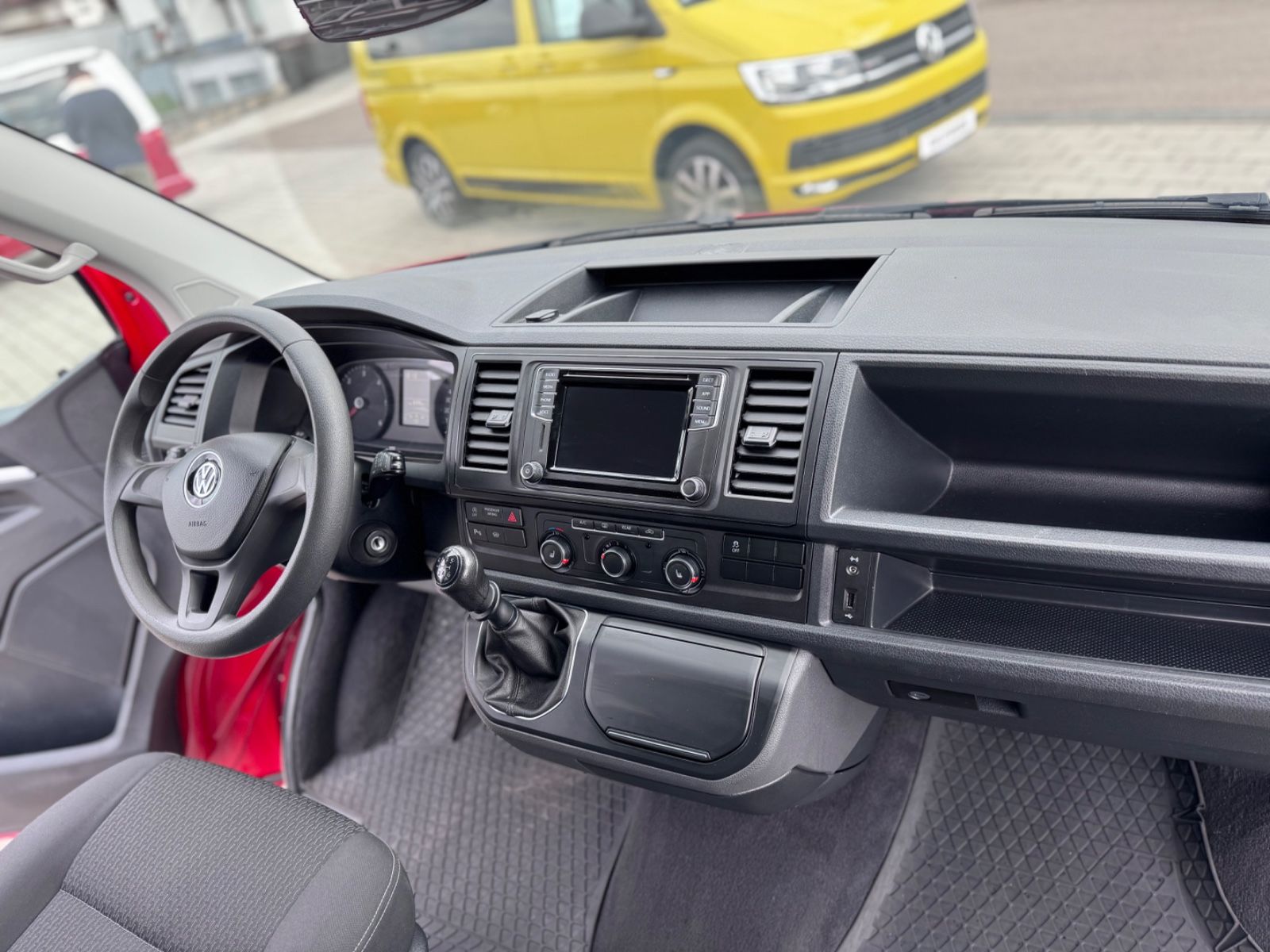 Volkswagen T6 Multivan - Samsaru's Car Outlet