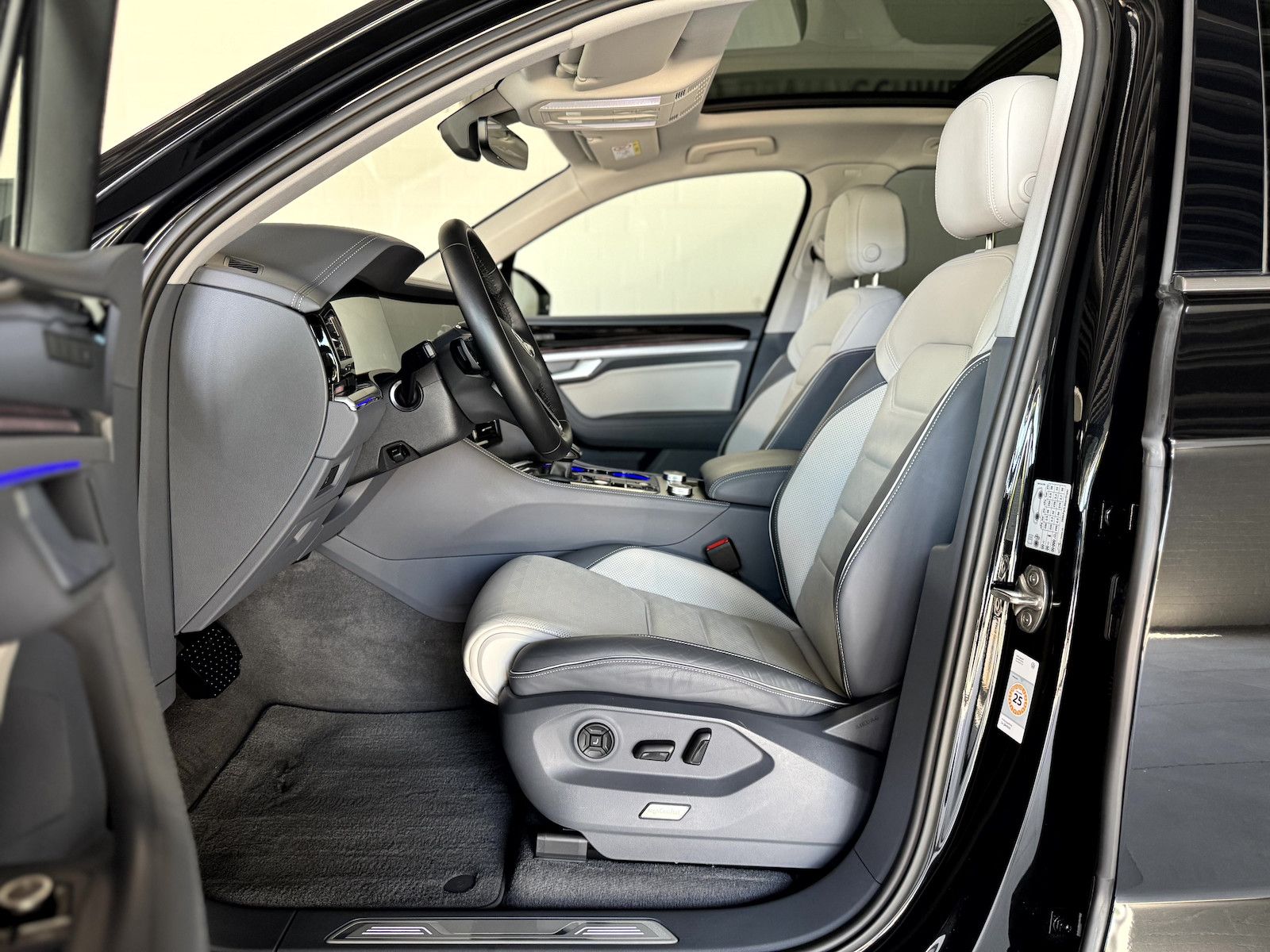 Volkswagen Touareg 3.0 TDI Elegance 4Motion - Samsaru's Car Outlet