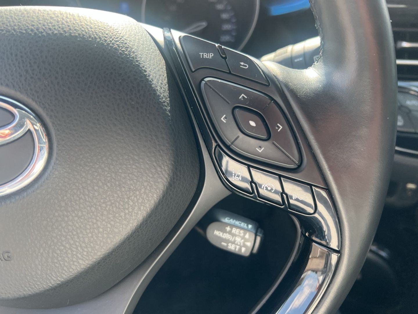 Toyota C-HR Hybrid Style Selection - Samsaru's Car Outlet