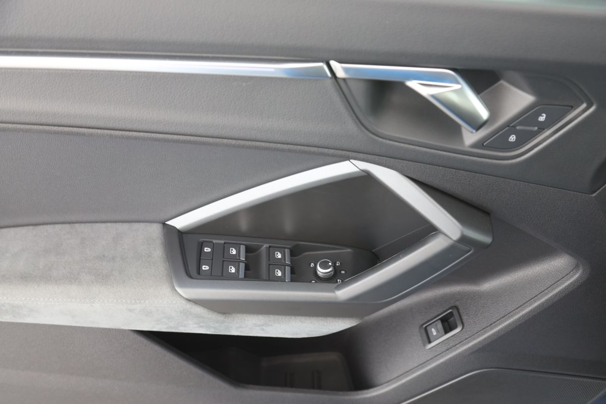 Audi Q3 40 TDI quattro S line - Samsaru's Car Outlet