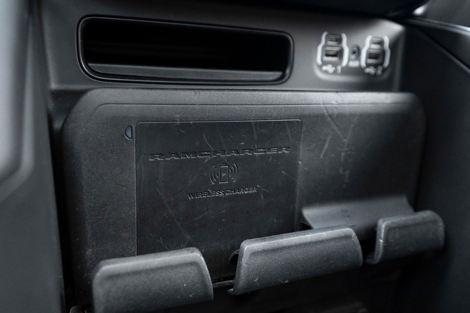 Dodge RAM 5,7L Laramie CC 4X4 360° LED CARPLAY LPG AHK
