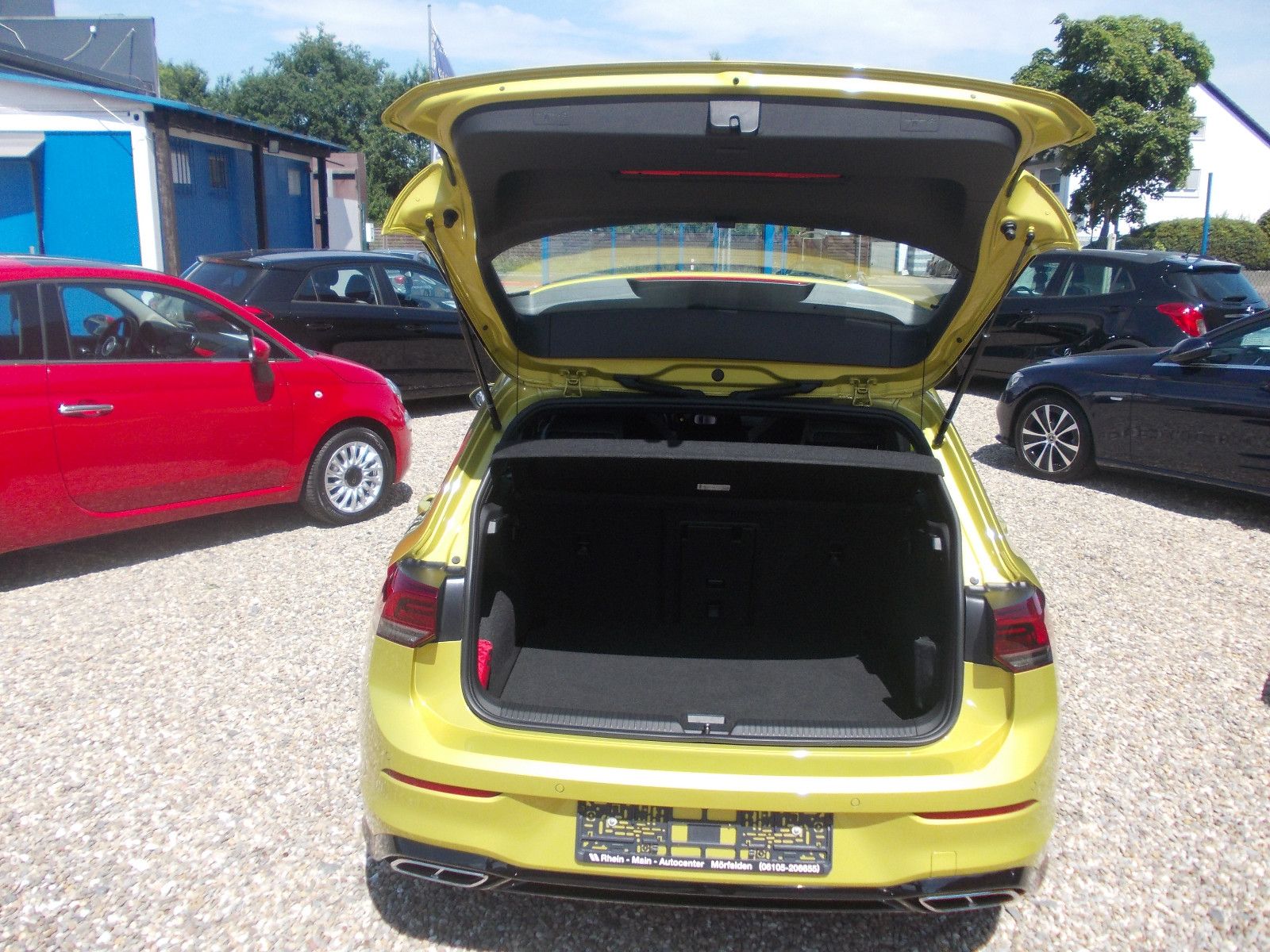 Volkswagen Golf VIII R-Line - Samsaru's Car Outlet