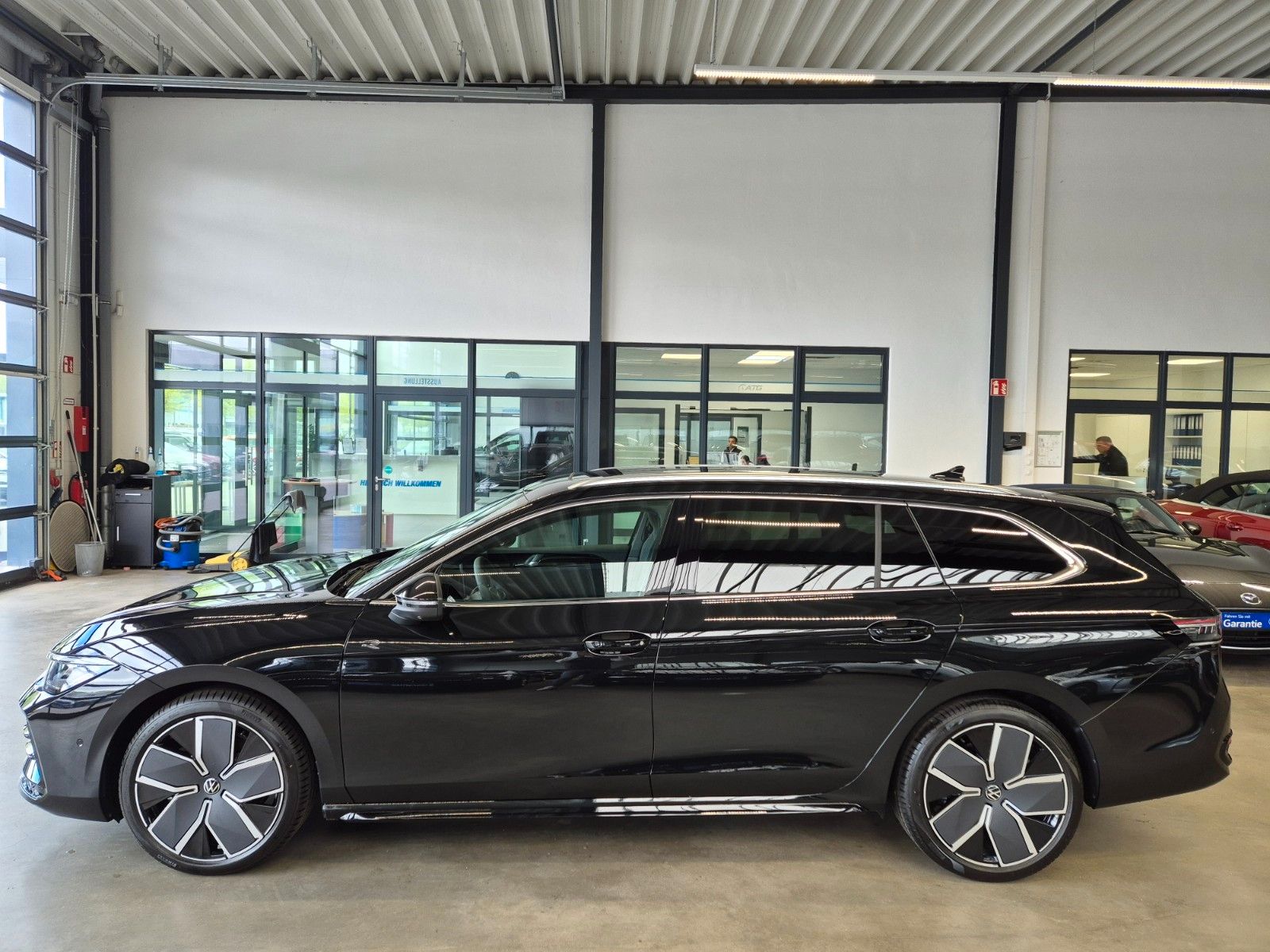 Volkswagen PASSAT VARIANT 2.0 TSI 4M R-LINE IQ PANO HUD AHK