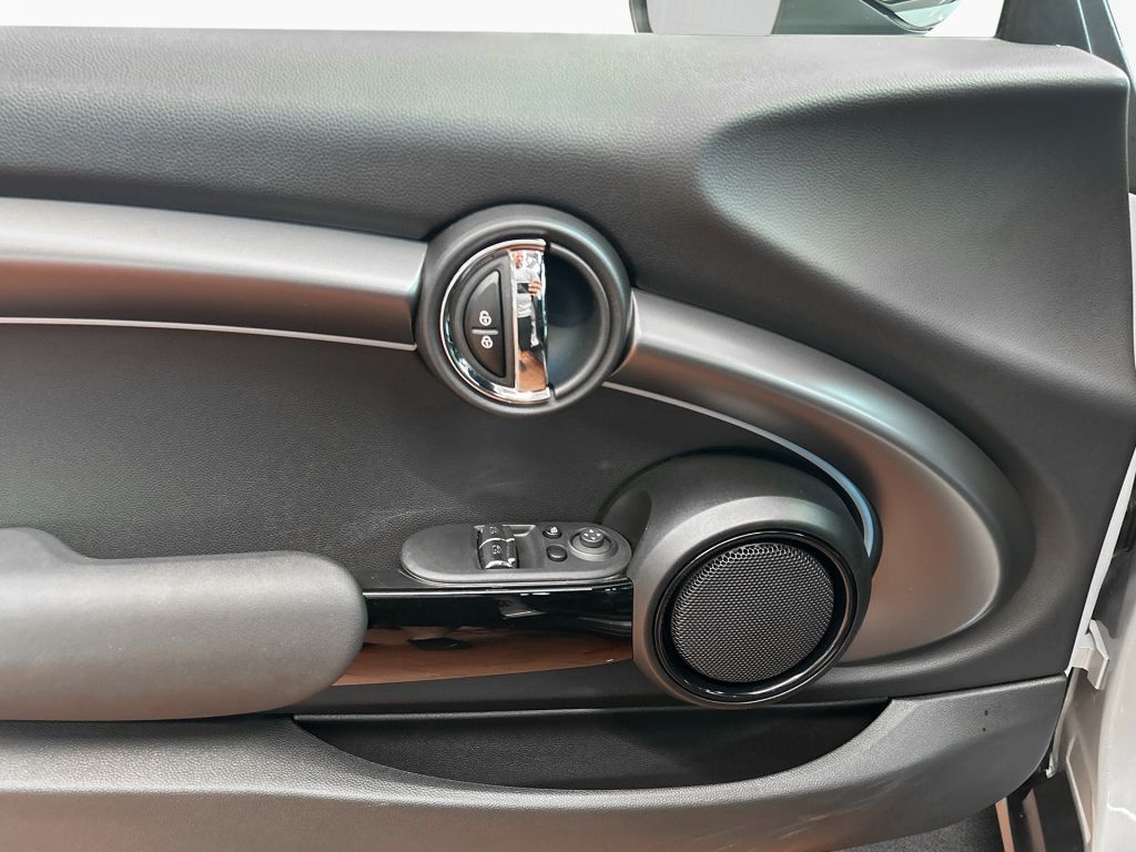 MINI Cooper SE MINI Yours Trim - Samsaru's Car Outlet