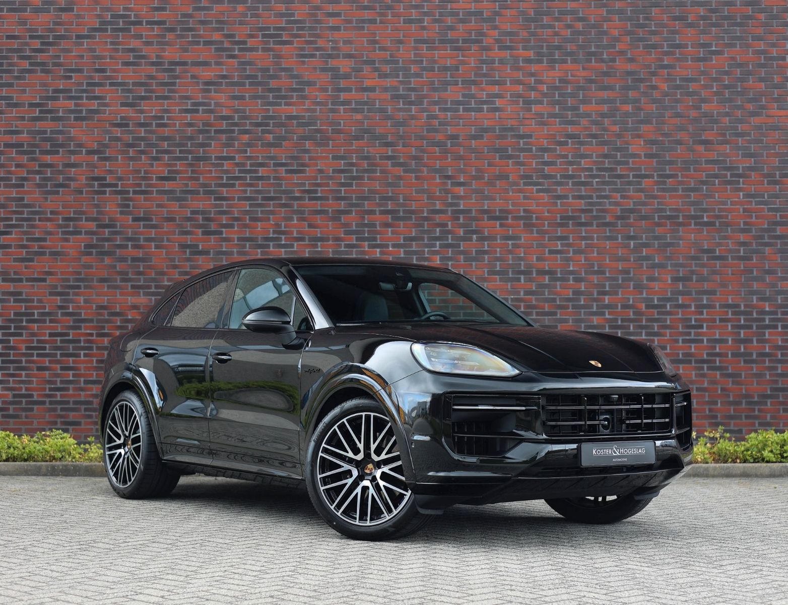 Porsche Cayenne Coupe E-Hybrid *Pano*AHK*Pas.display*