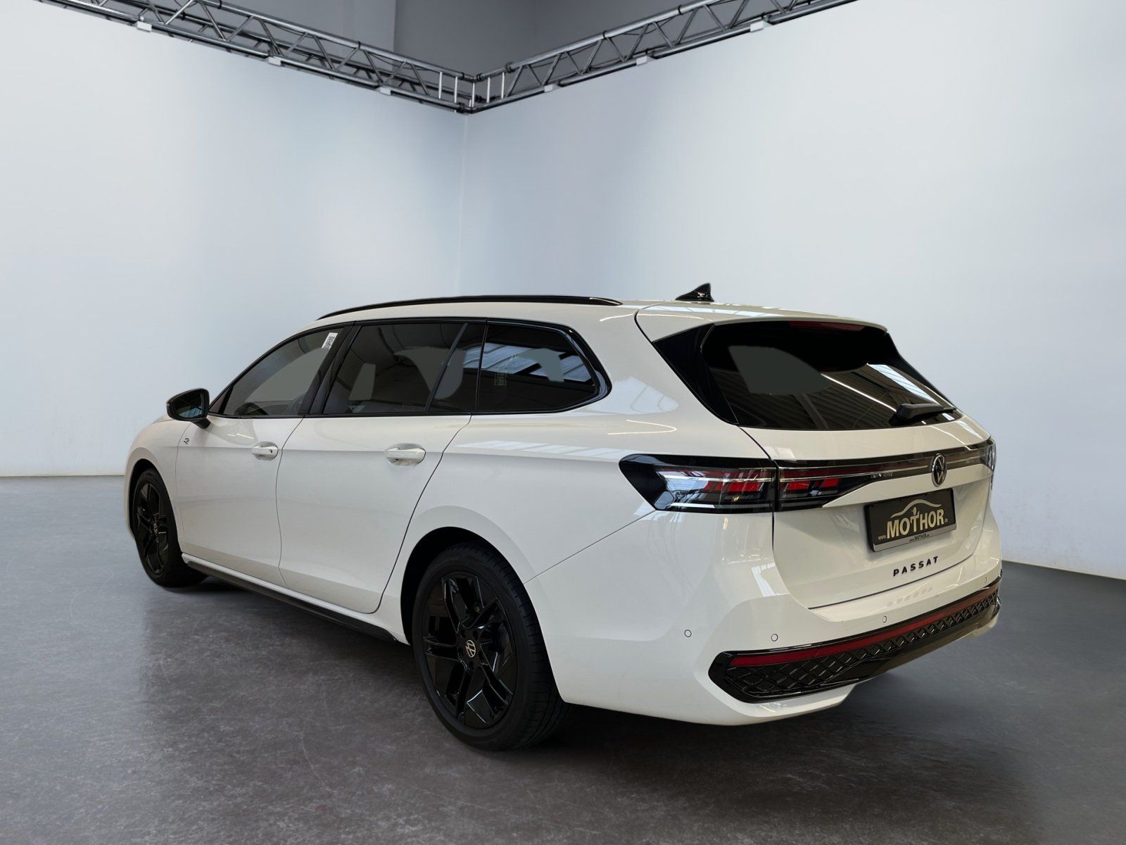 Volkswagen Passat Variant R-Line 2.0 TDI DSG 4Motion AHK DC