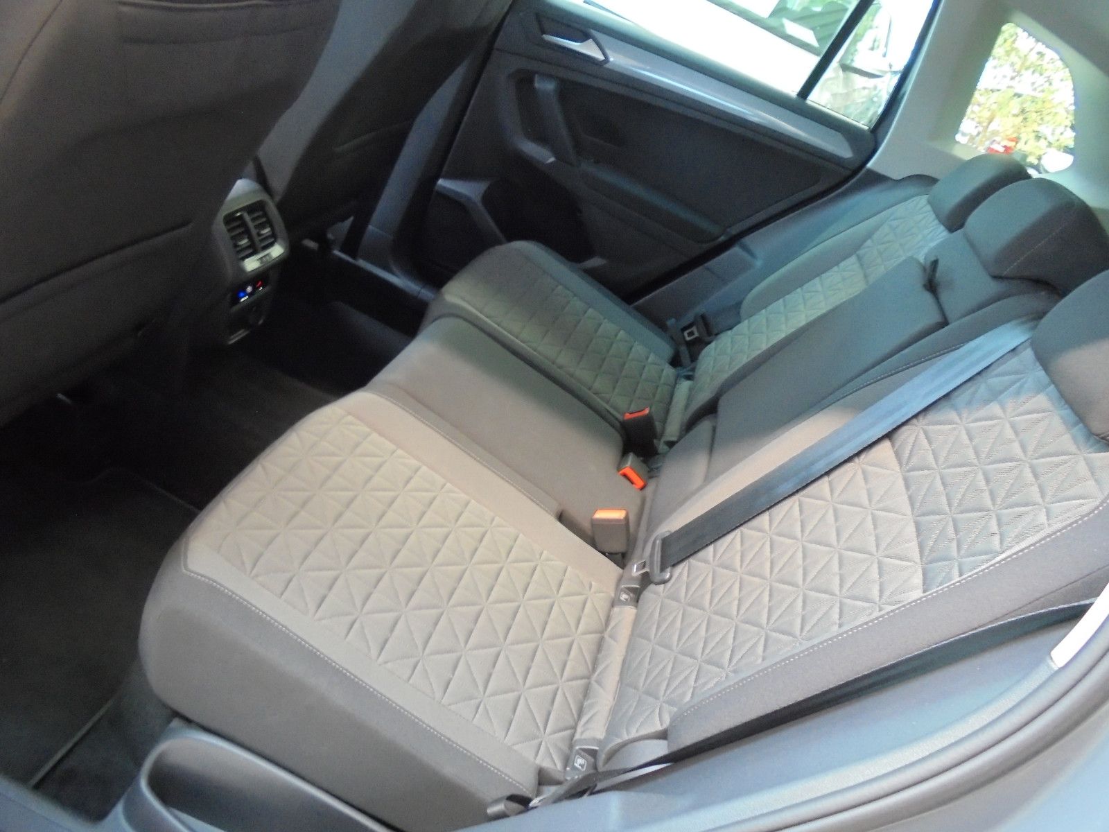 Volkswagen Tiguan Life TDI - Samsaru's Car Outlet