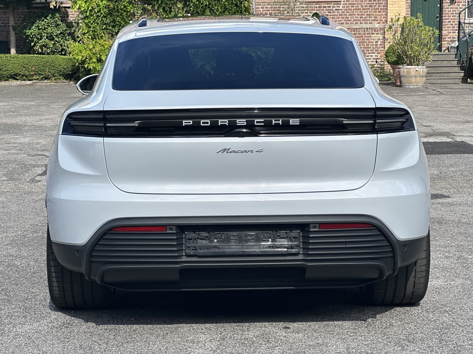 Porsche Macan 4 Exclusive - Samsaru's Car Outlet