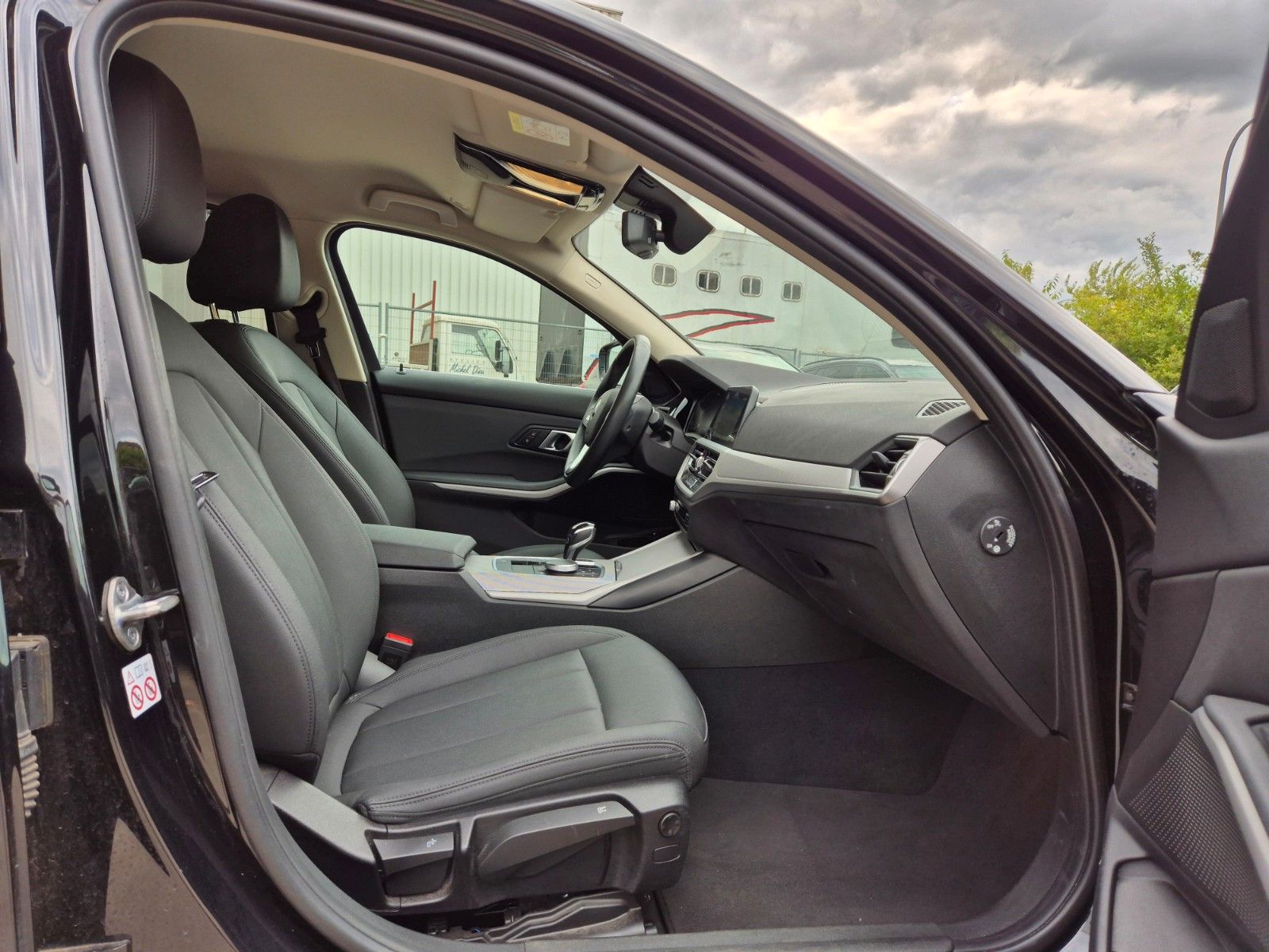 BMW 330 eA - Samsaru's Car Outlet