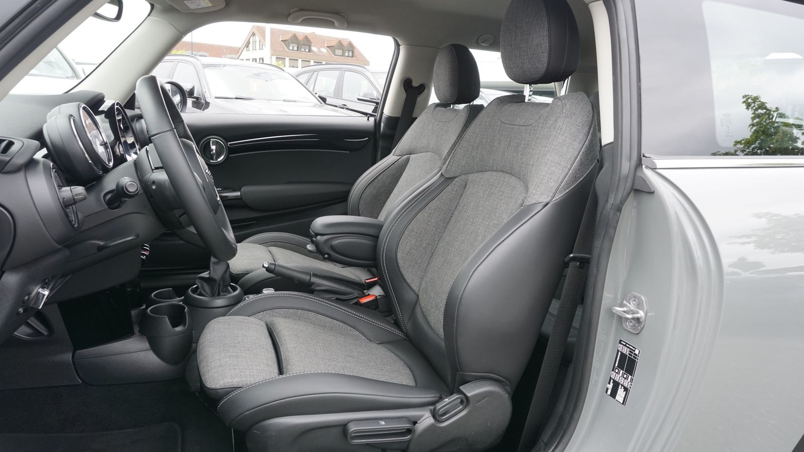 MINI One Hatch - Samsaru's Car Outlet