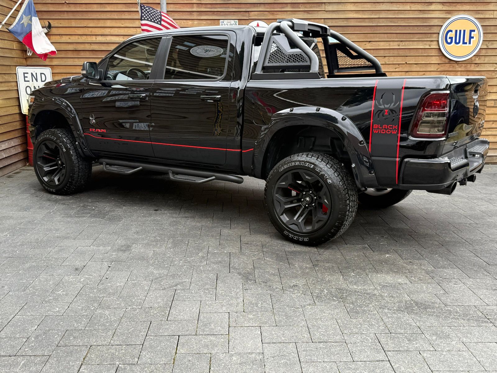 Dodge RAM 1500 6´´ BLACK WIDOW 5.7L 12´´ LED