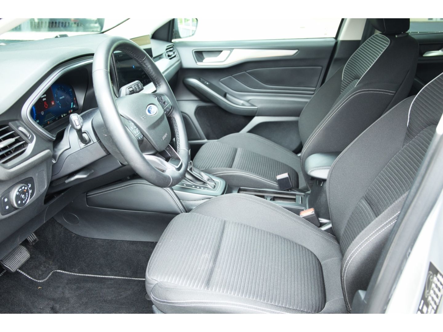 Ford Focus Turnier Titanium X Navi LED ACC Apple CP
