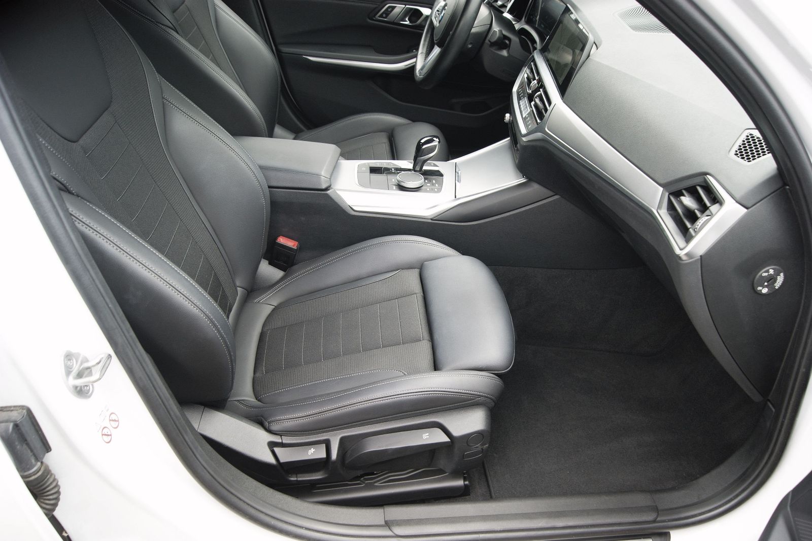 BMW 320d LIM SPORT-LINE - Samsaru's Car Outlet