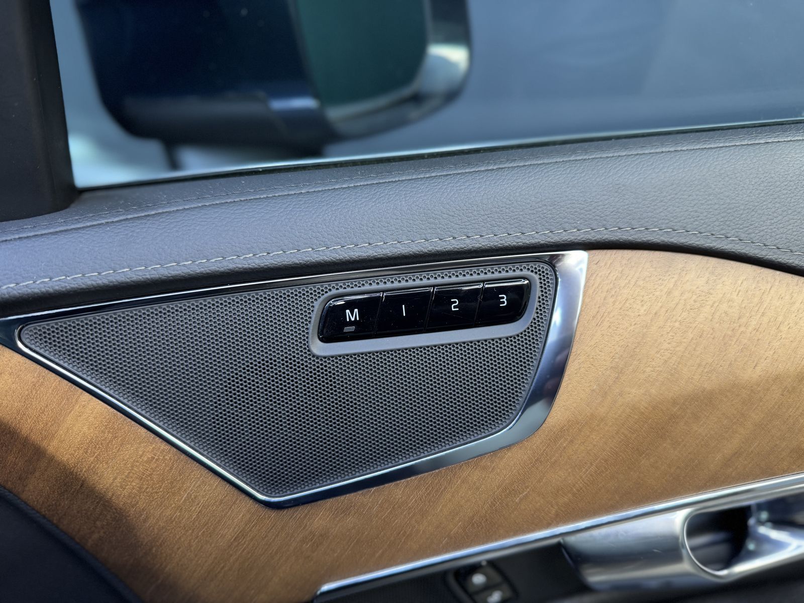 Volvo XC90 Inscription AWD - Samsaru's Car Outlet